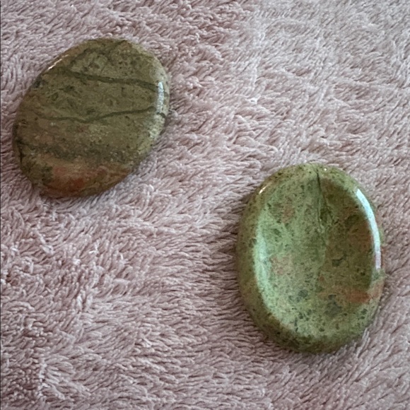 ✨ Natural Crystal Worry Stone | Pocket Palm Stone | Anxiety Relief & Meditation - Picture 8 of 9